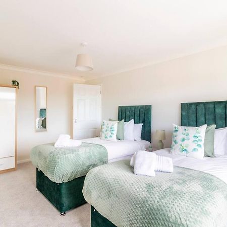 Wow! Seaview Beach Apartment Sleeps 6-Free Parking Борнмут Экстерьер фото